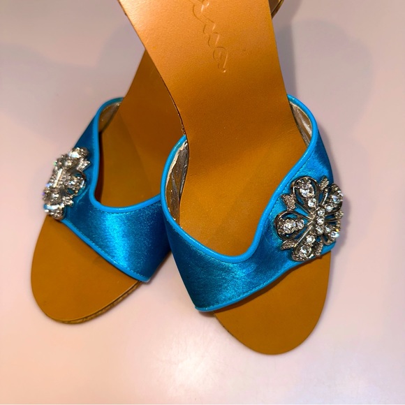 Nina Shoes - Nina’s kitten Cork pumps size 6.5 with diamond embellishment